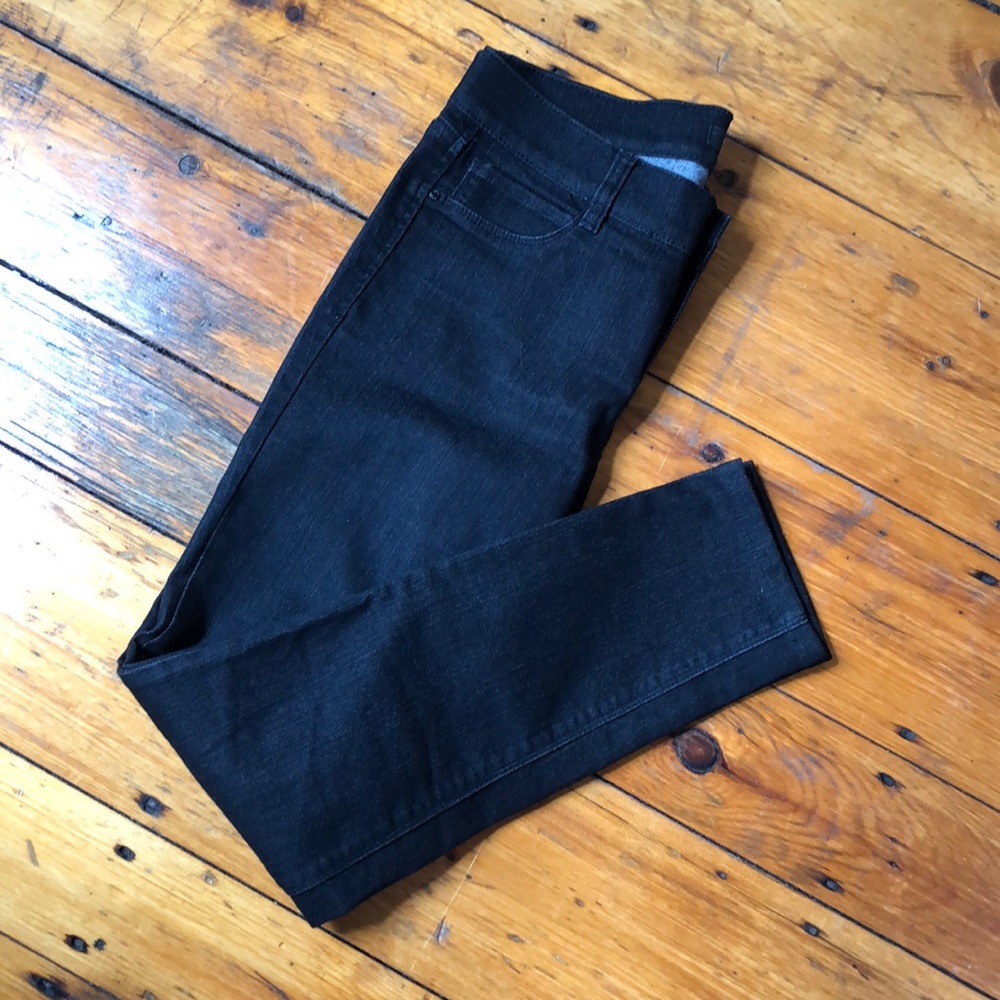 WHITE HOUSE BLACK MARKET Skinny Leg Pants NWOT